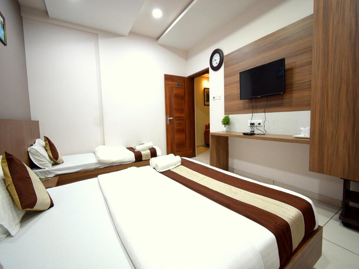 Hotel Embassy Kalol Zewnętrze zdjęcie