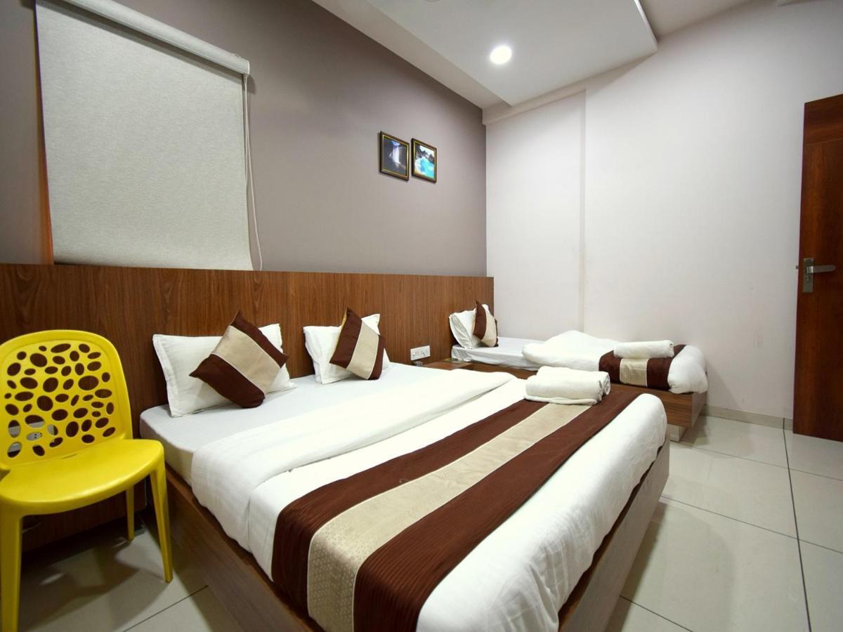 Hotel Embassy Kalol Zewnętrze zdjęcie
