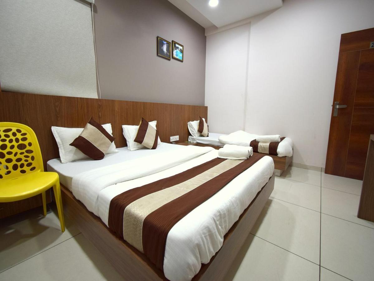 Hotel Embassy Kalol Zewnętrze zdjęcie
