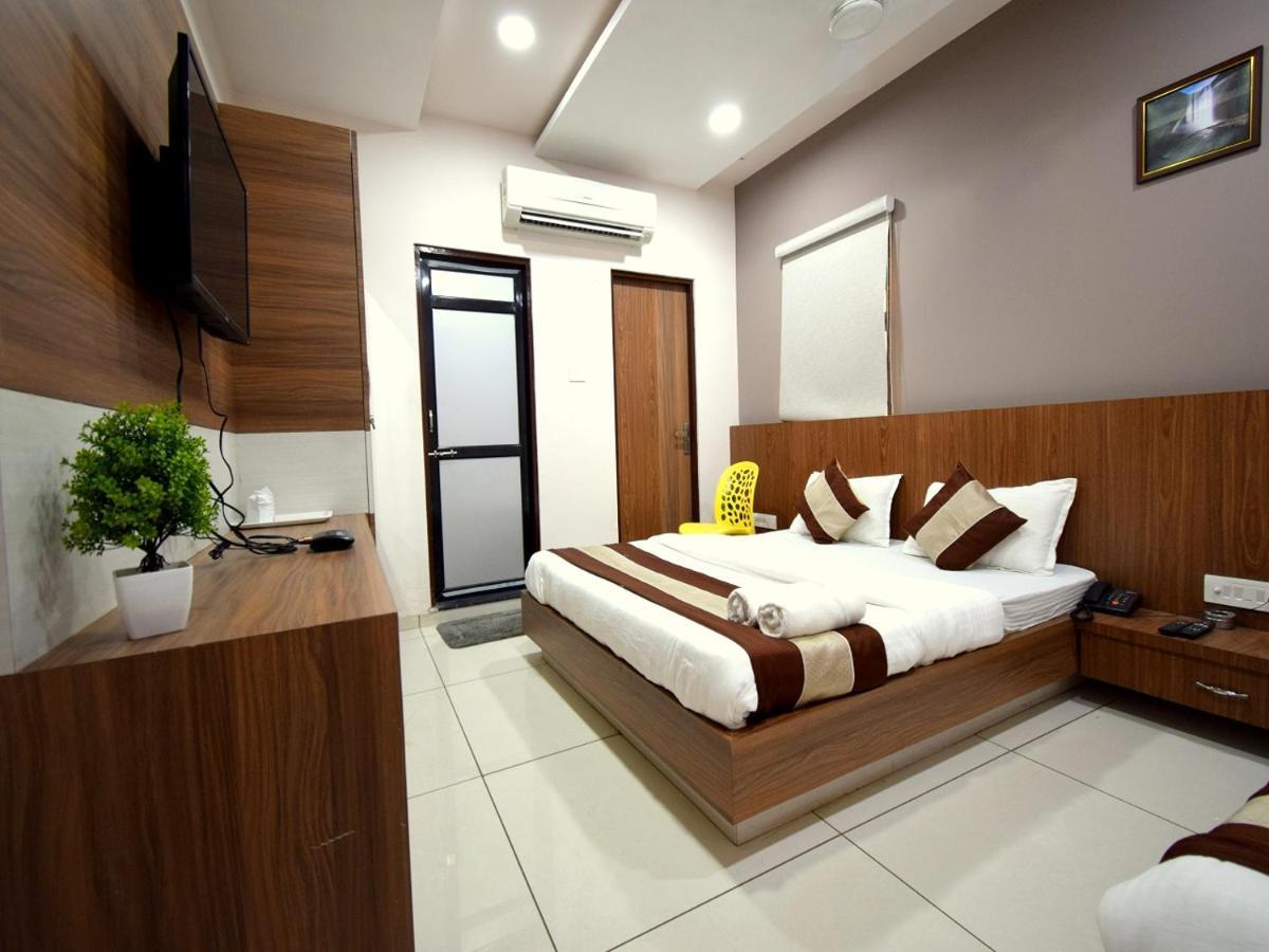Hotel Embassy Kalol Zewnętrze zdjęcie