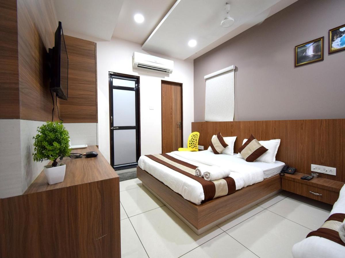 Hotel Embassy Kalol Zewnętrze zdjęcie