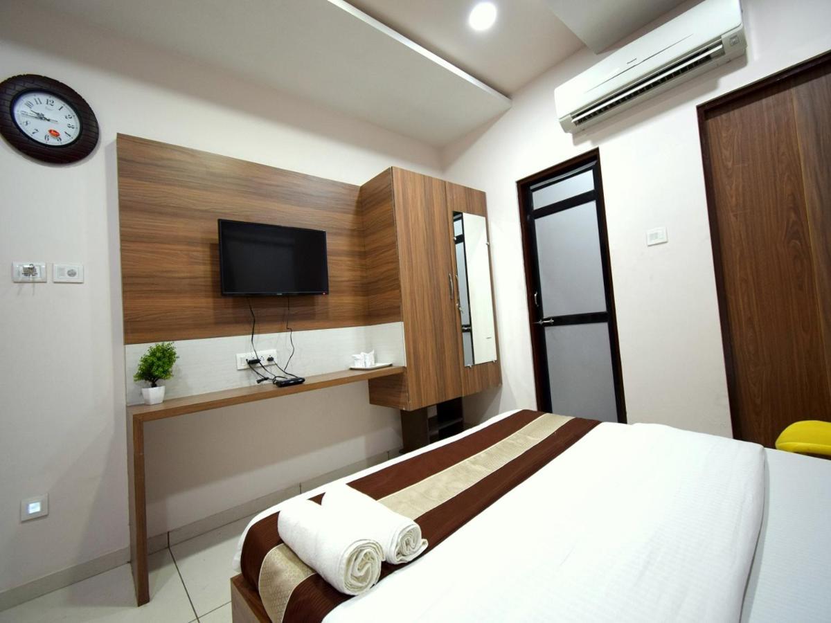 Hotel Embassy Kalol Zewnętrze zdjęcie
