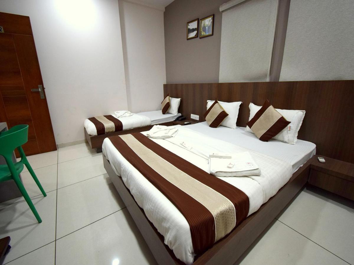 Hotel Embassy Kalol Zewnętrze zdjęcie