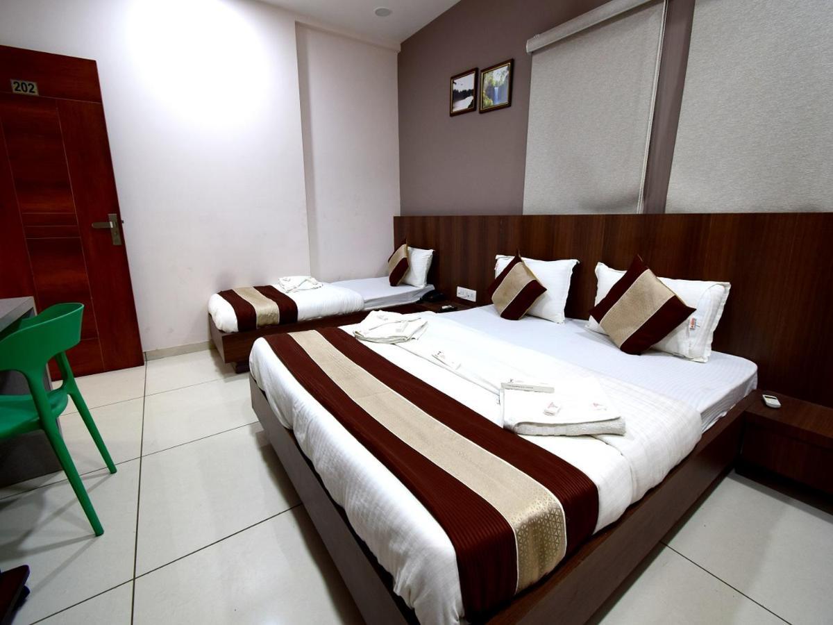 Hotel Embassy Kalol Zewnętrze zdjęcie