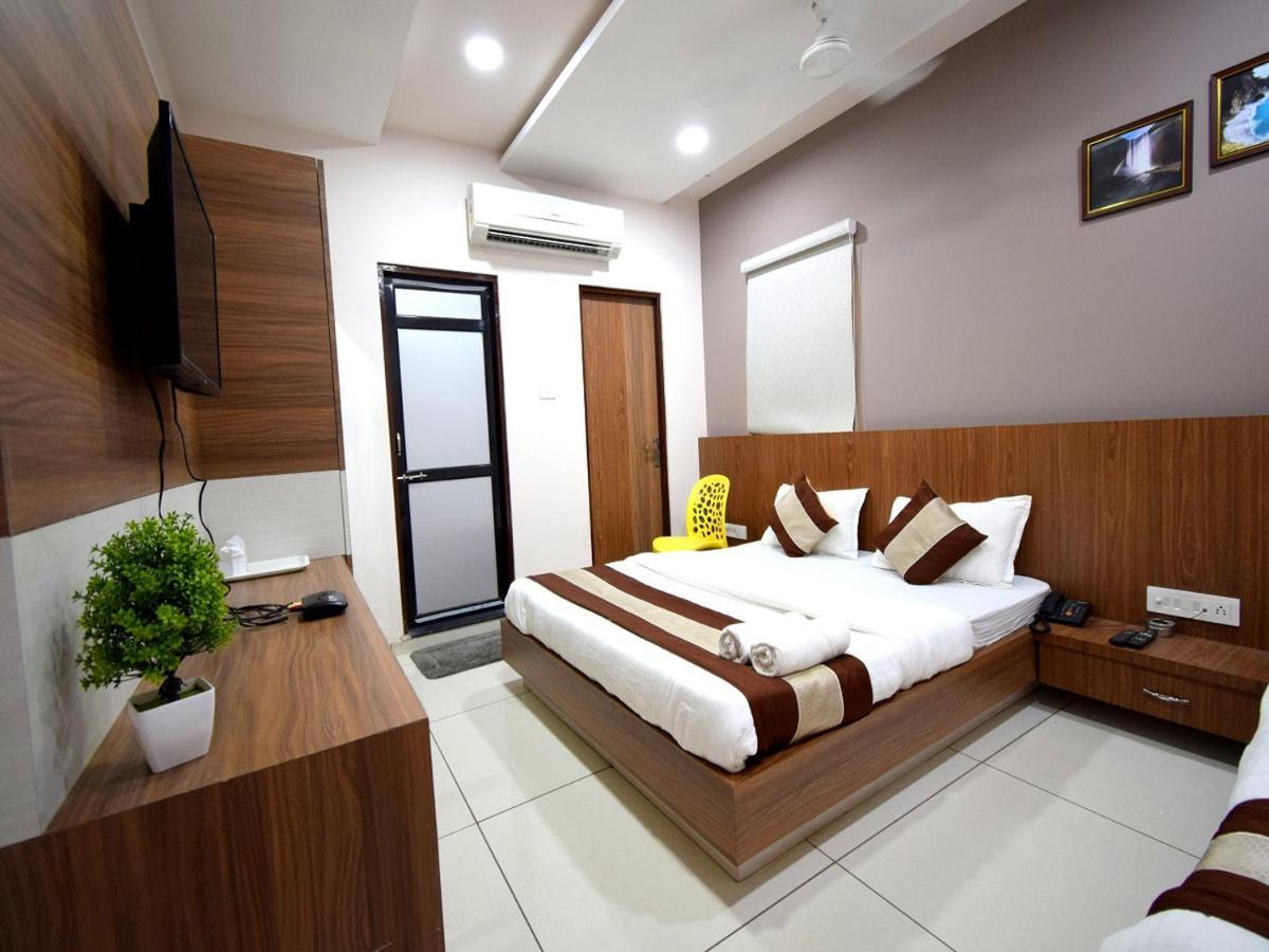 Hotel Embassy Kalol Zewnętrze zdjęcie