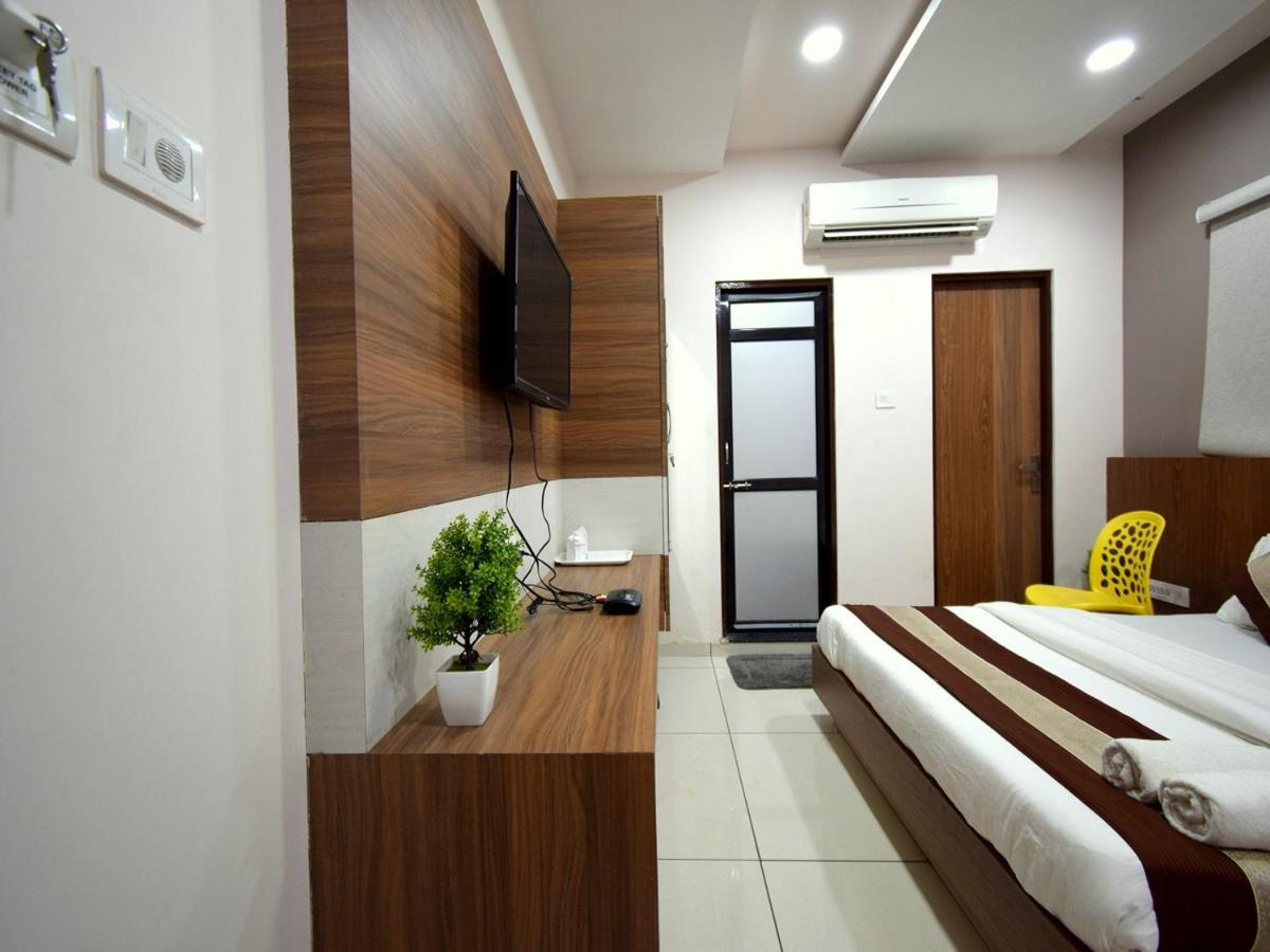 Hotel Embassy Kalol Zewnętrze zdjęcie