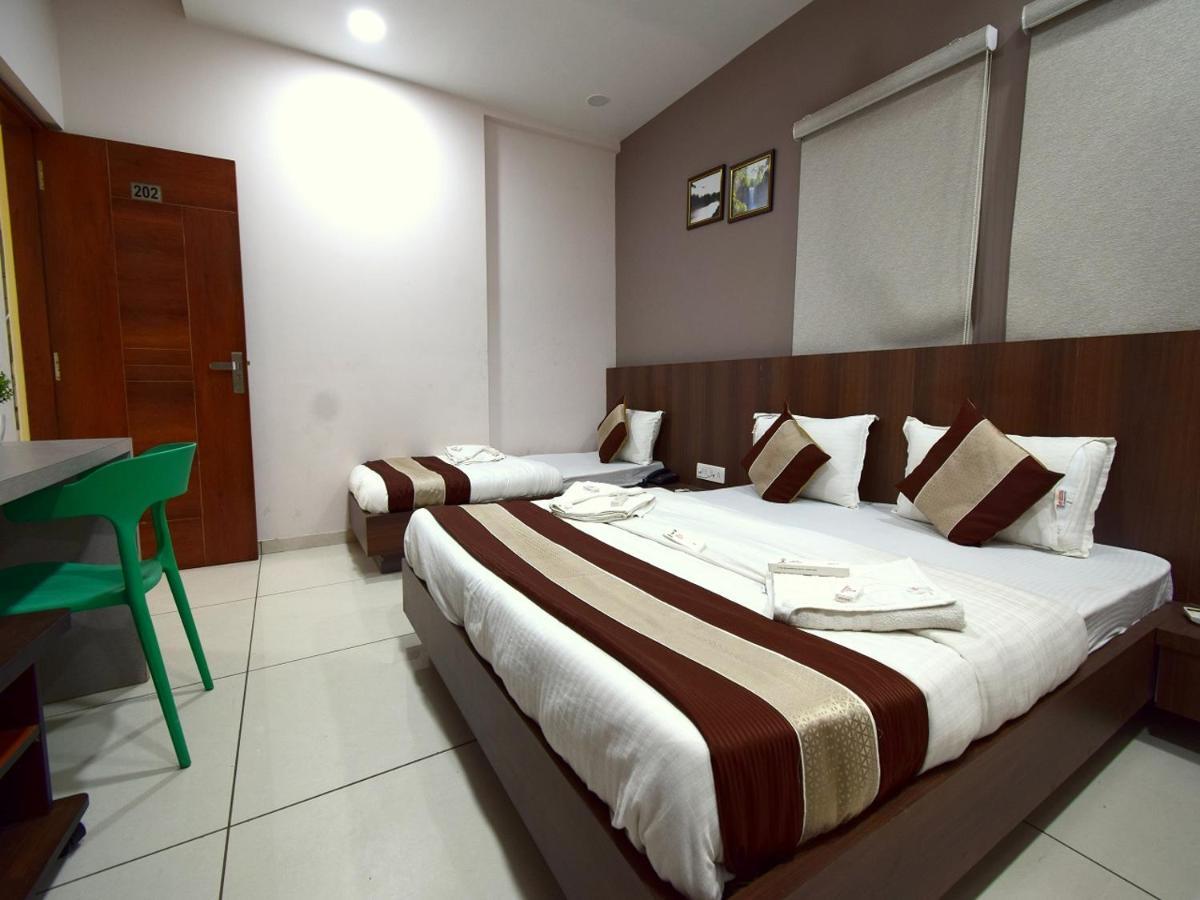 Hotel Embassy Kalol Zewnętrze zdjęcie
