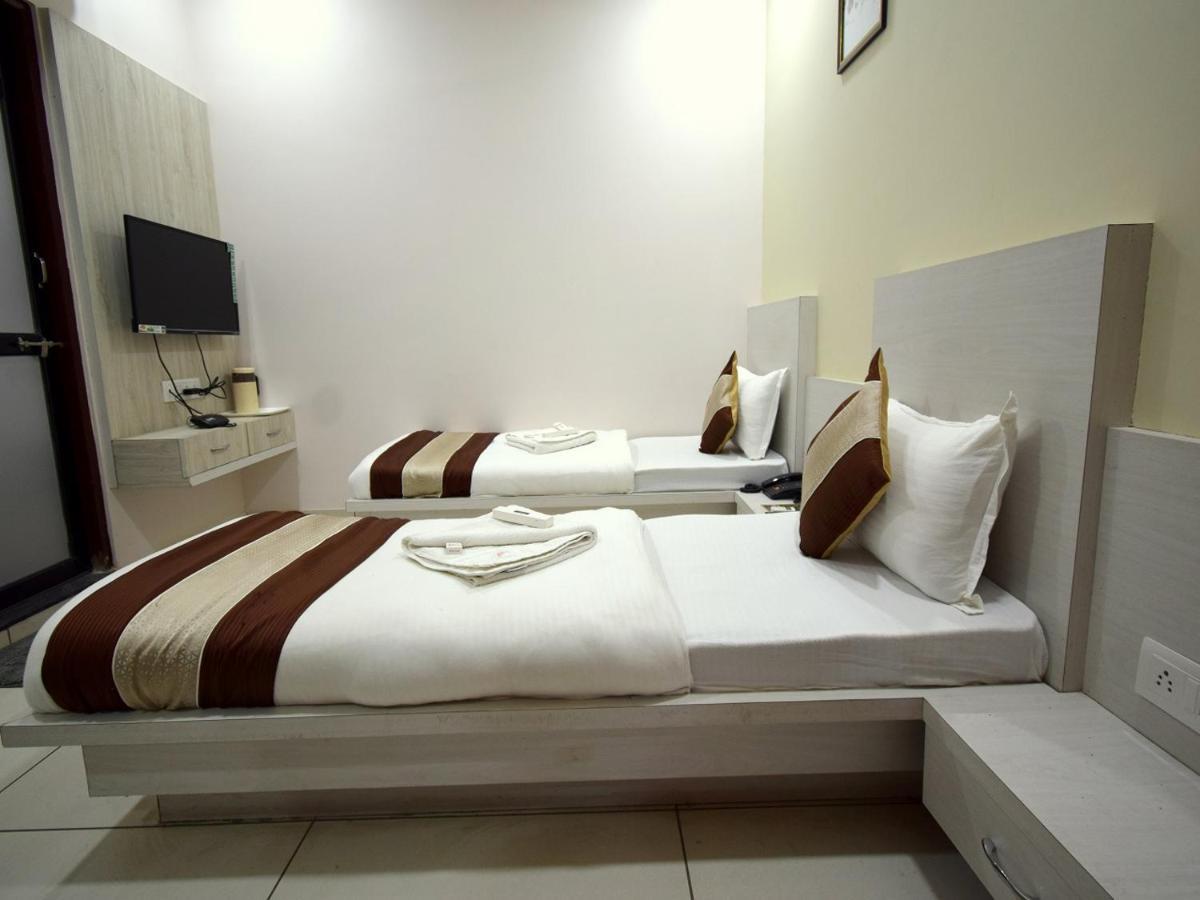 Hotel Embassy Kalol Zewnętrze zdjęcie