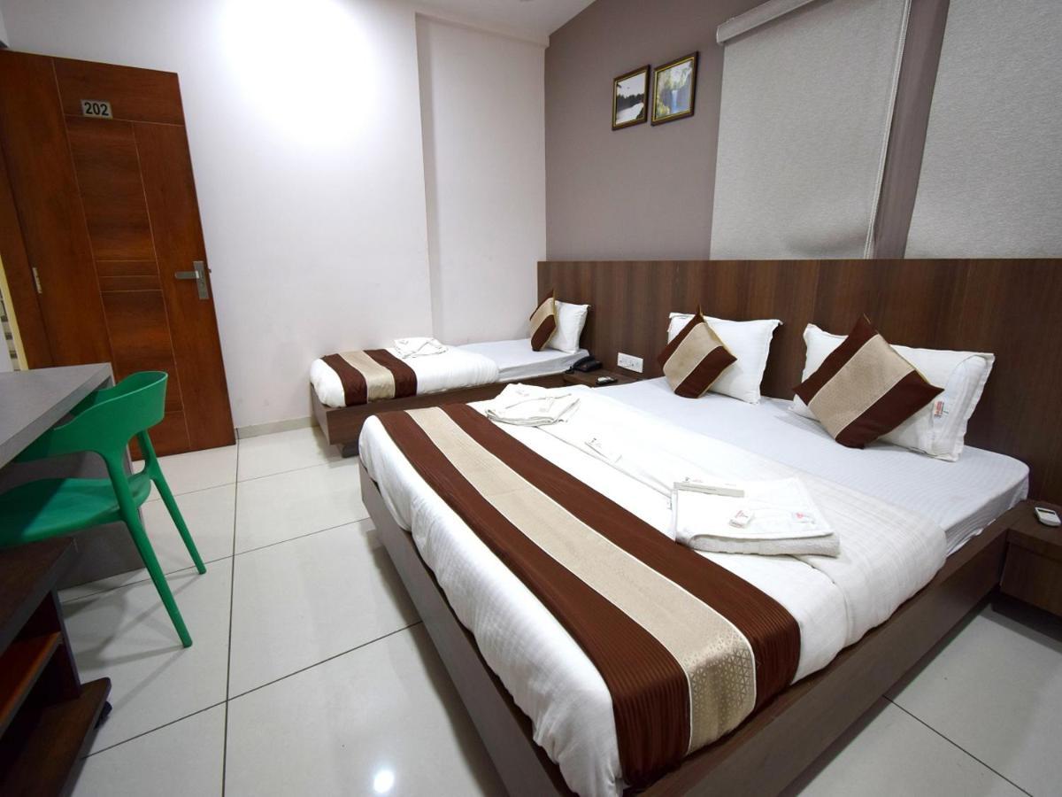 Hotel Embassy Kalol Zewnętrze zdjęcie